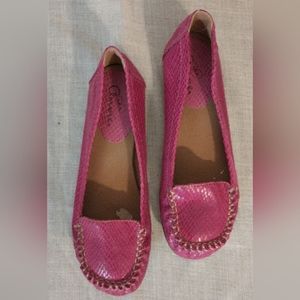 Adorable Pink Snake Skin Loafer Size 6